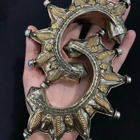 Single Cuff Bracelet, Cuff Bracelet for Women, , Vintage HandmadeSpike Handcuffs - Picture 5 of 5